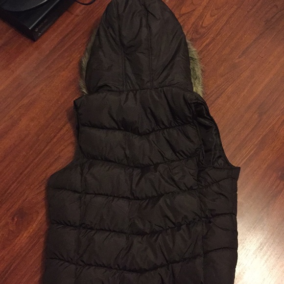 Brown puffer vest - Picture 3 of 3